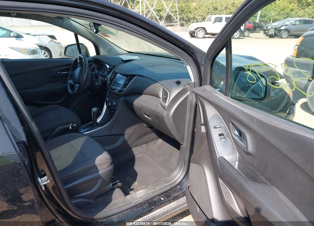 2017 CHEVROLET TRAX VIN: 3GNCJLSB9HL174388