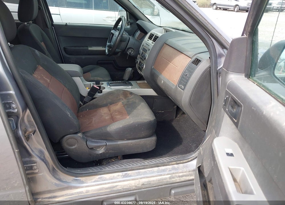 2008 FORD ESCAPE VIN: 1FMCU93108KB07913