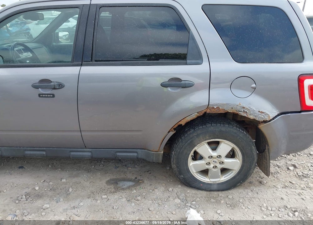 2008 FORD ESCAPE VIN: 1FMCU93108KB07913