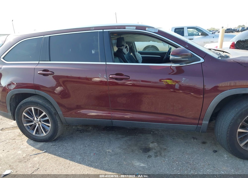 2019 TOYOTA HIGHLANDER XLE VIN: 5TDKZRFH0KS353399