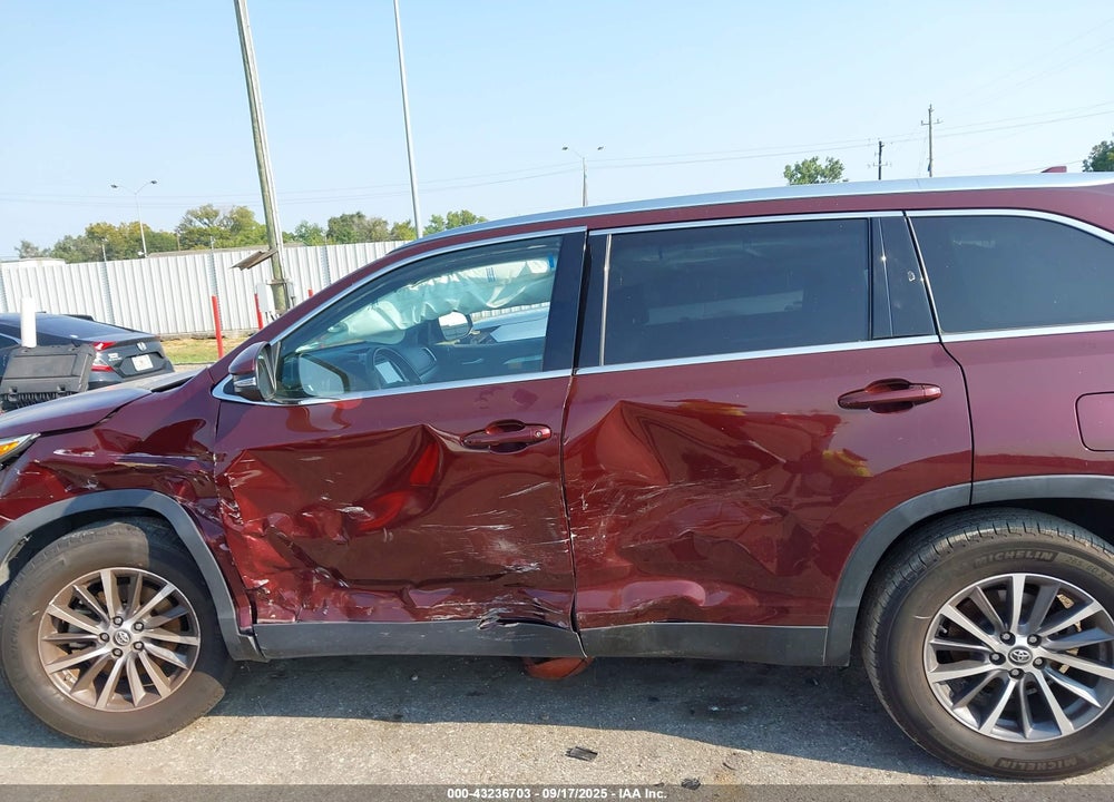 2019 TOYOTA HIGHLANDER XLE VIN: 5TDKZRFH0KS353399