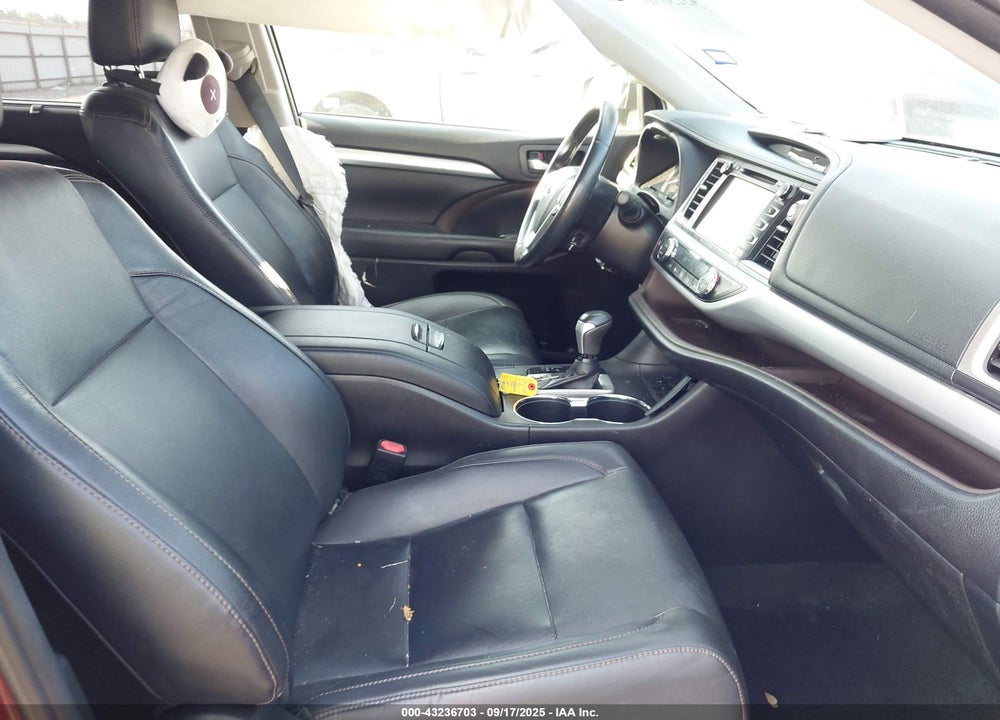 2019 TOYOTA HIGHLANDER XLE VIN: 5TDKZRFH0KS353399