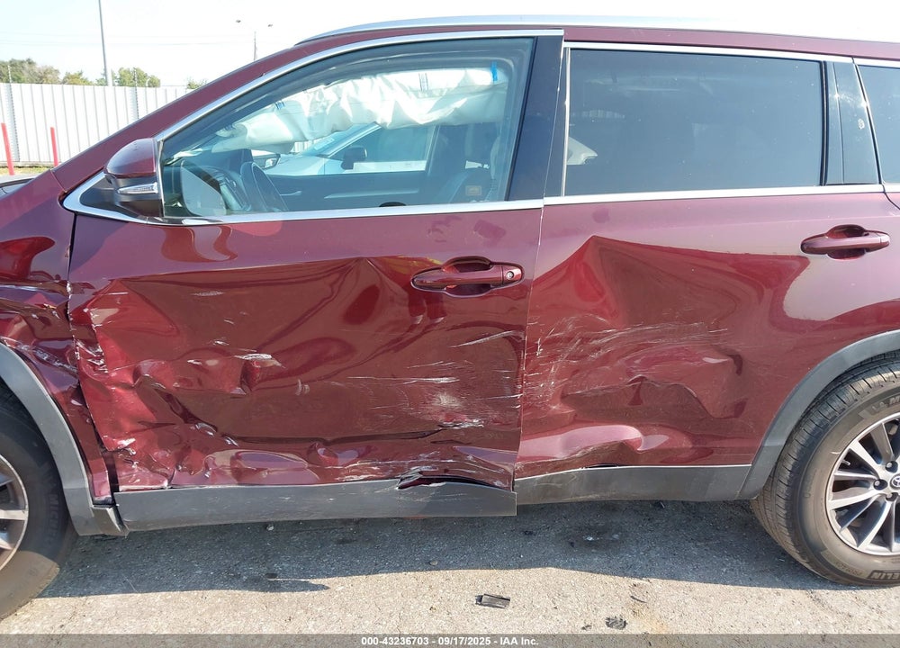 2019 TOYOTA HIGHLANDER XLE VIN: 5TDKZRFH0KS353399