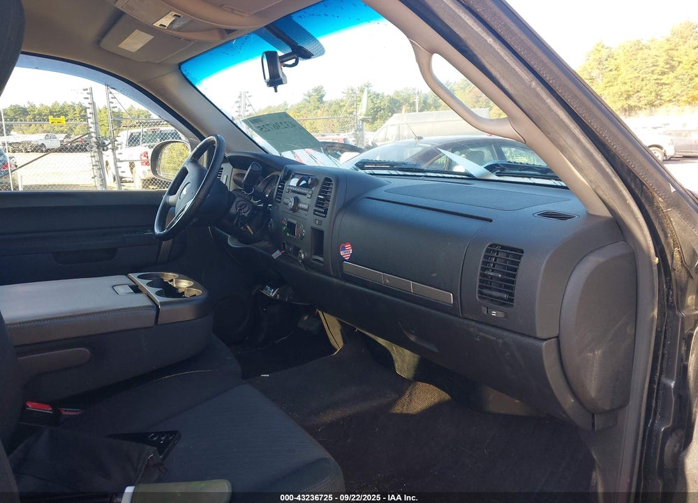 2013 CHEVROLET SILVERADO 1500 LT VIN: 1GCRKSE78DZ361027