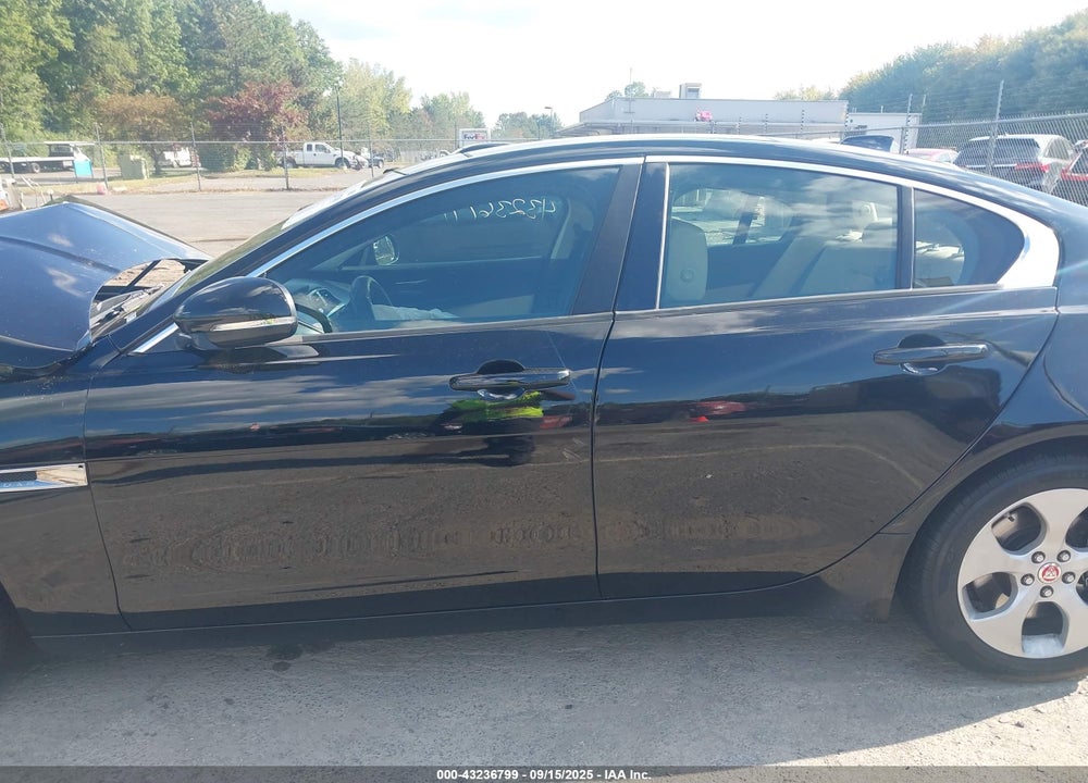 2017 JAGUAR XE VIN: SAJAS4BN1HCP16738