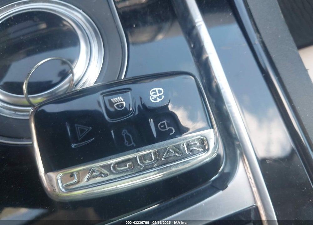 2017 JAGUAR XE VIN: SAJAS4BN1HCP16738