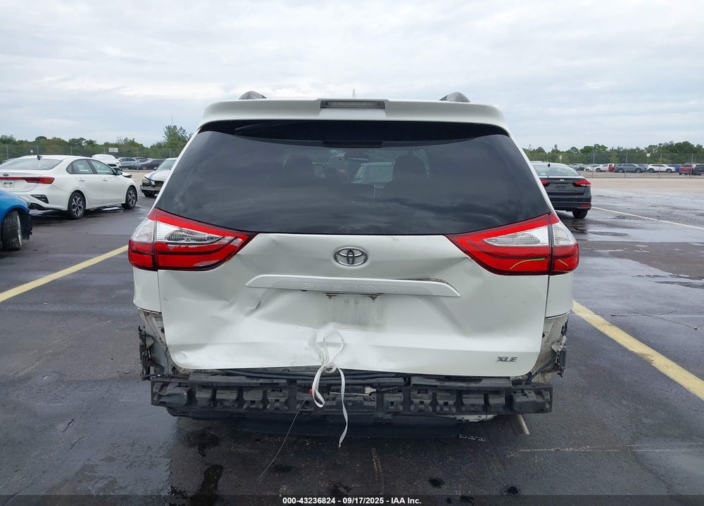 2018 TOYOTA SIENNA XLE 8 PASSENGER VIN: 5TDYZ3DC3JS965061