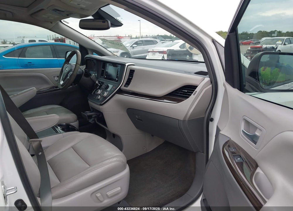 2018 TOYOTA SIENNA XLE 8 PASSENGER VIN: 5TDYZ3DC3JS965061