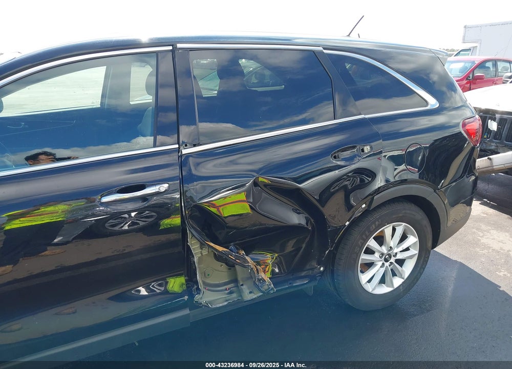 2019 KIA SORENTO VIN: 5XYPG4A3XKG544979