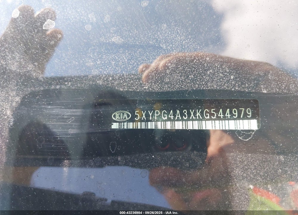 2019 KIA SORENTO VIN: 5XYPG4A3XKG544979