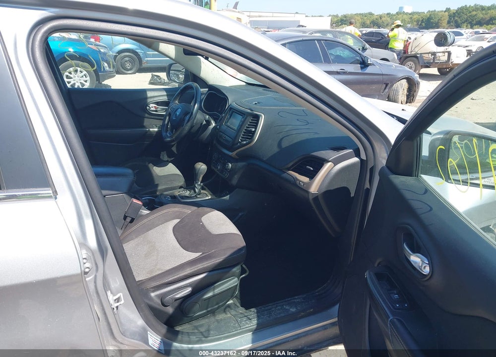 2014 JEEP CHEROKEE VIN: 1C4PJLCS0EW143061