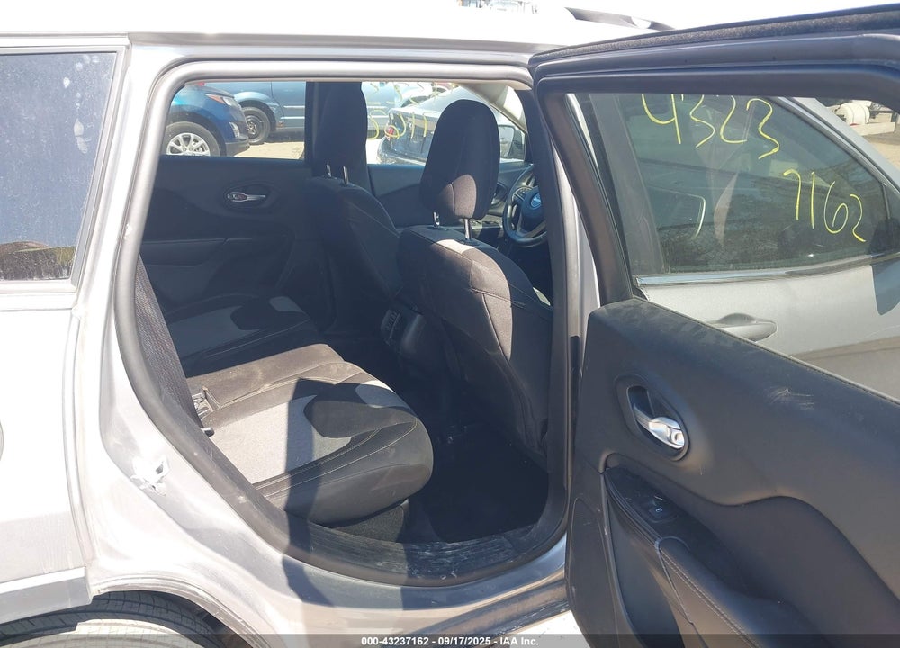 2014 JEEP CHEROKEE VIN: 1C4PJLCS0EW143061