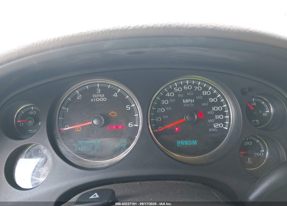 2010 CHEVROLET TAHOE VIN: 1GNUKBE04AR124728