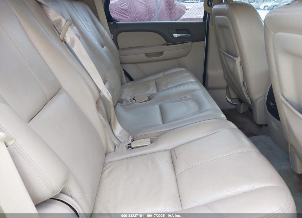 2010 CHEVROLET TAHOE VIN: 1GNUKBE04AR124728
