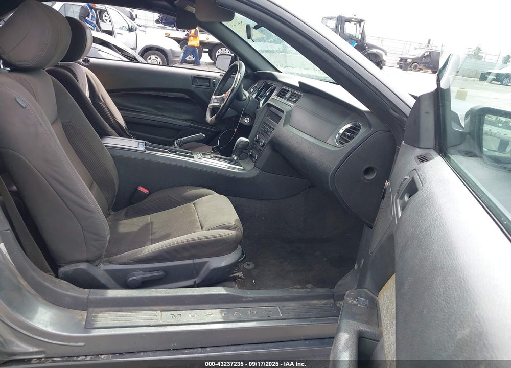2013 FORD MUSTANG VIN: 1ZVBP8EM4D5229995
