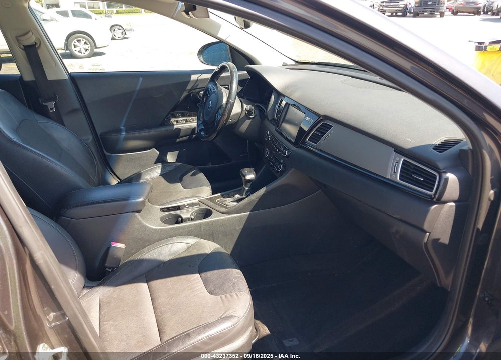 2018 KIA NIRO VIN: KNDCC3LC1J5133981
