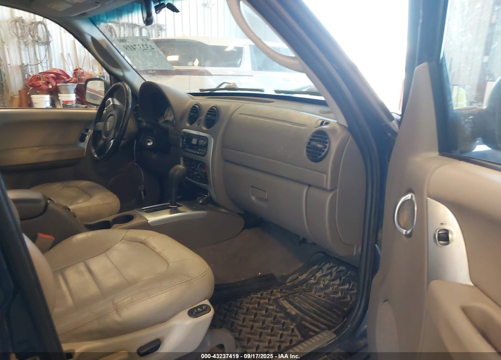 2003 JEEP LIBERTY VIN: 1J4GL58K53W681650