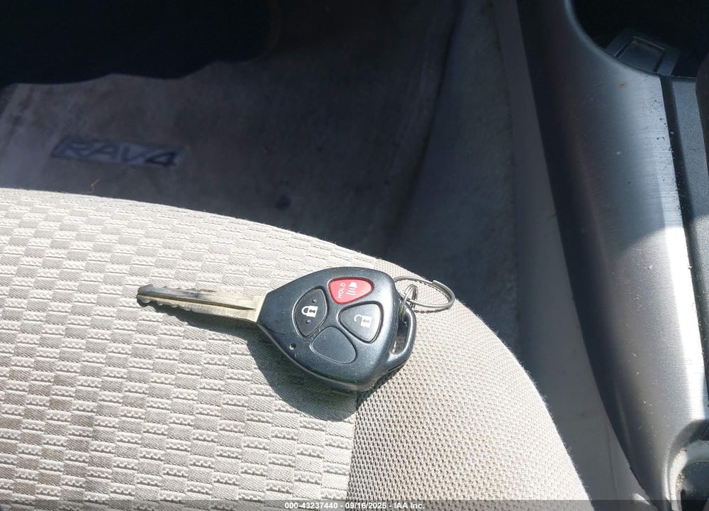 2007 TOYOTA RAV4 VIN: JTMBD31V575090283