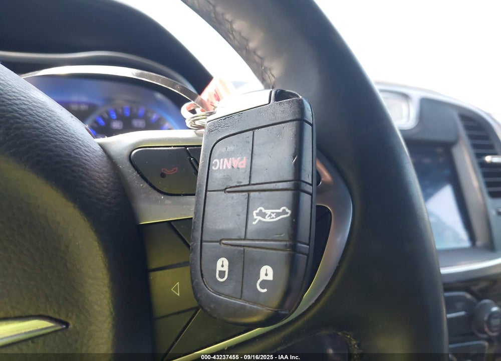 2017 CHRYSLER 300 VIN: 2C3CCARG6HH591845
