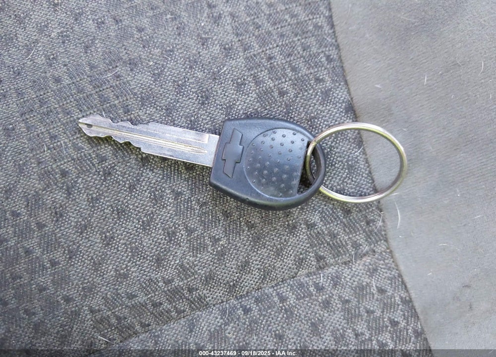 2005 CHEVROLET AVEO LS VIN: KL1TD62635B301905