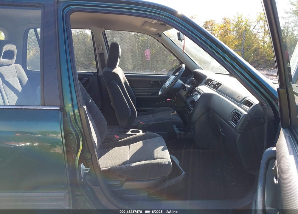 2000 HONDA CR-V LX VIN: JHLRD1844YS009277
