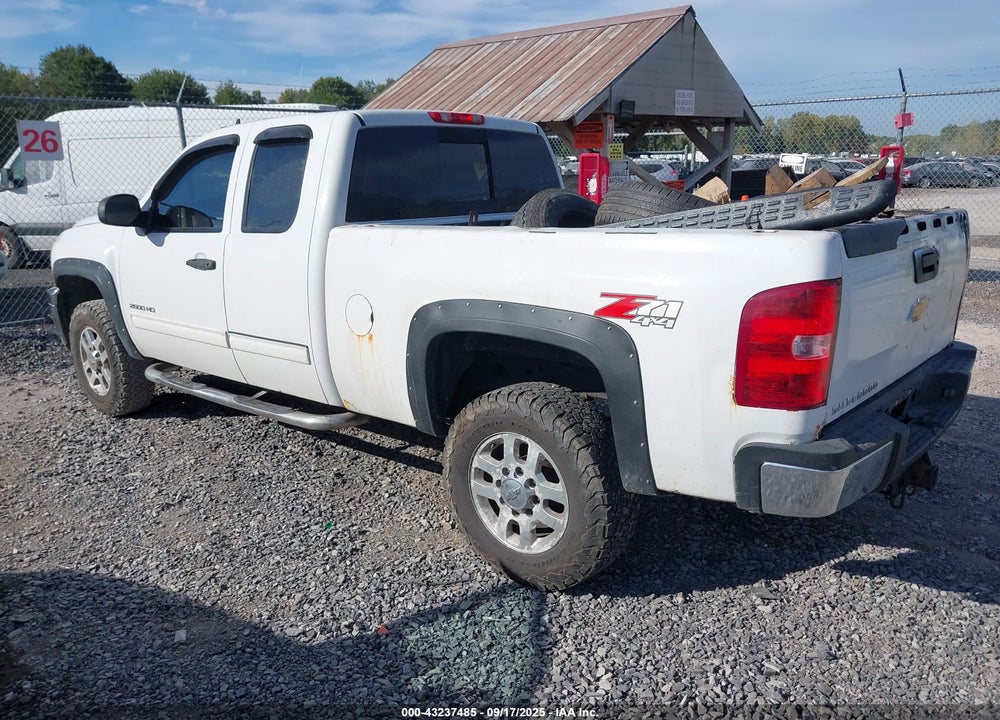 2013 CHEVROLET SILVERADO 2500HD LT VIN: 1GC2KXCG0DZ142306