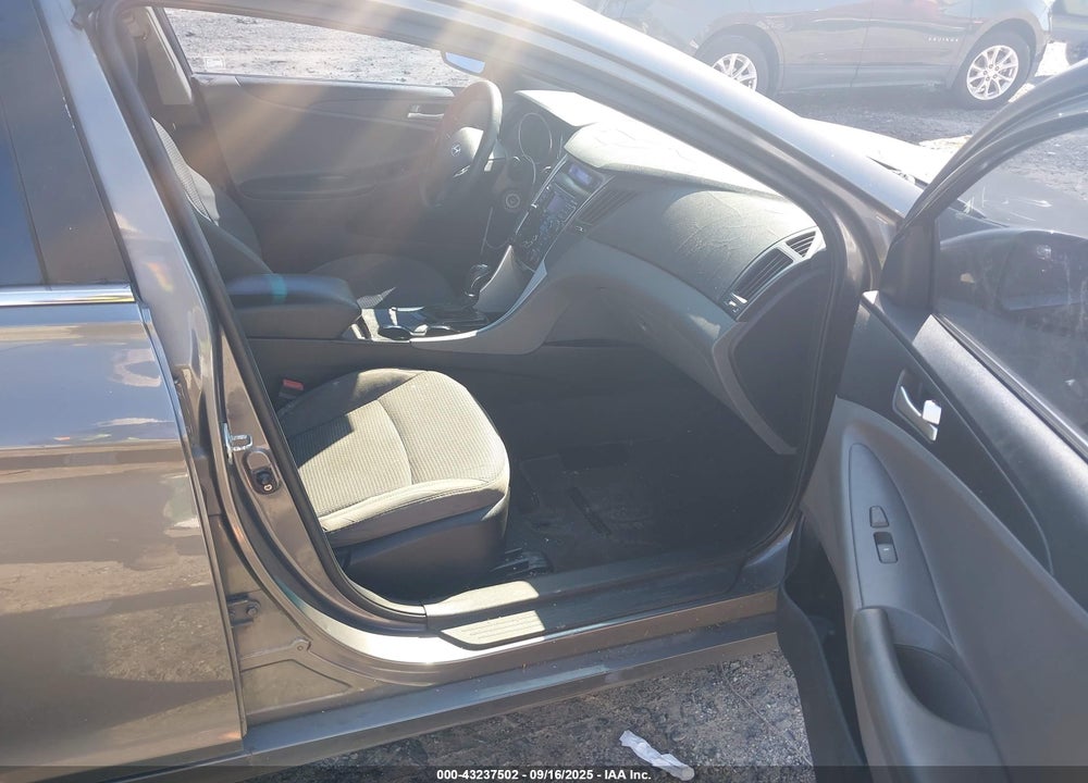 2011 HYUNDAI SONATA VIN: 5NPEB4AC0BH048460