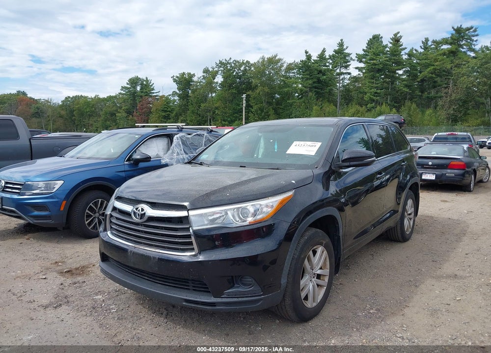 2015 TOYOTA HIGHLANDER LE V6 VIN: 5TDBKRFH9FS175728