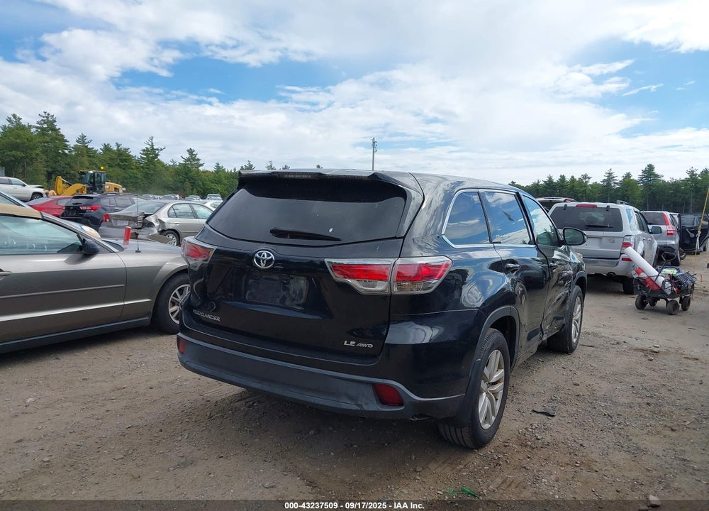 2015 TOYOTA HIGHLANDER LE V6 VIN: 5TDBKRFH9FS175728