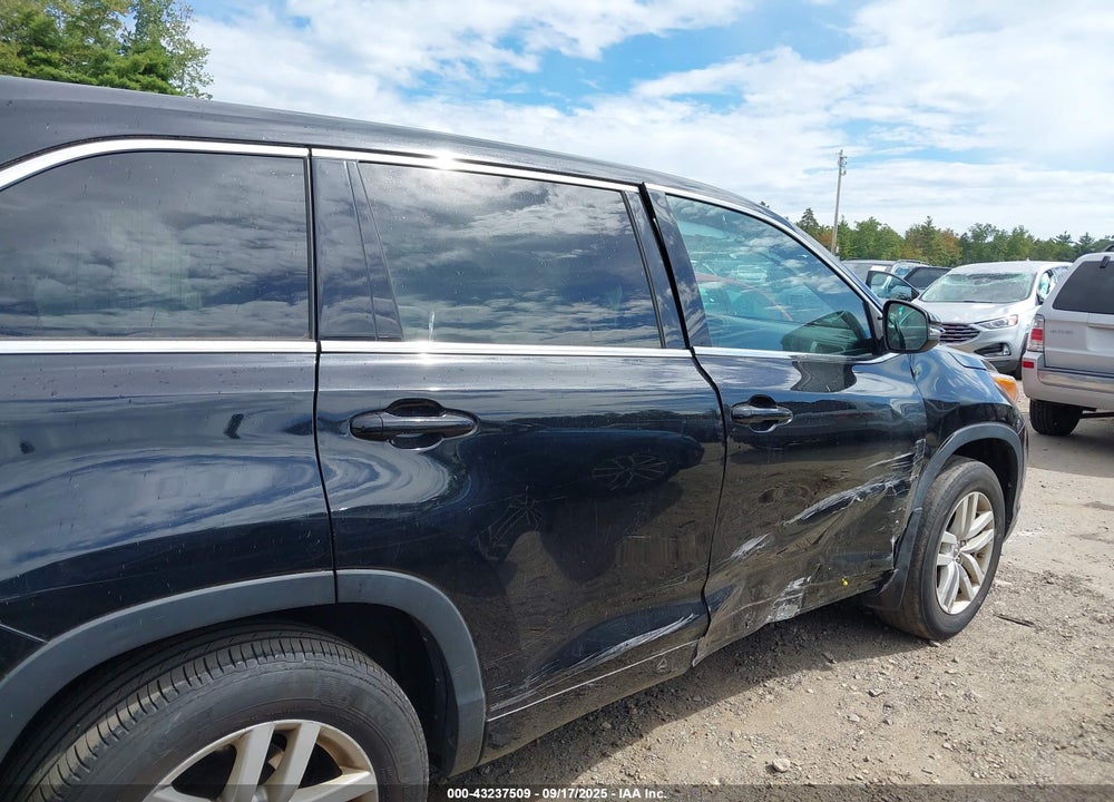 2015 TOYOTA HIGHLANDER LE V6 VIN: 5TDBKRFH9FS175728