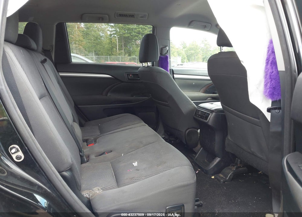 2015 TOYOTA HIGHLANDER LE V6 VIN: 5TDBKRFH9FS175728
