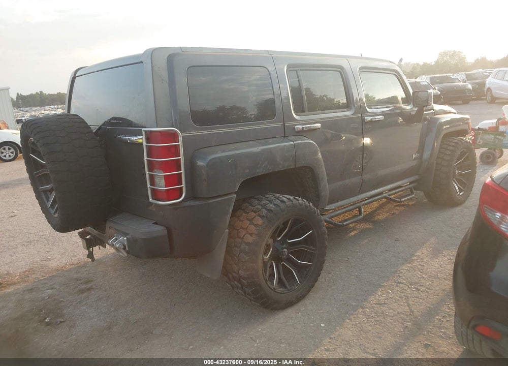 2008 HUMMER H3 SUV VIN: 5GTEN33E888193892