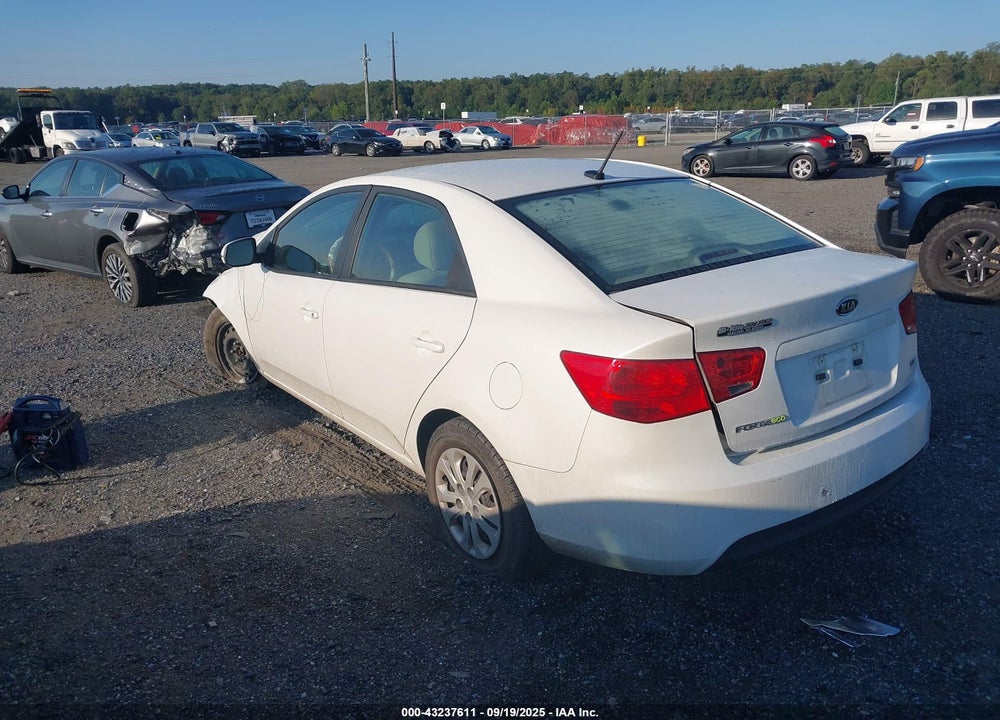 2011 KIA FORTE EX VIN: KNAFU4A2XB5366072