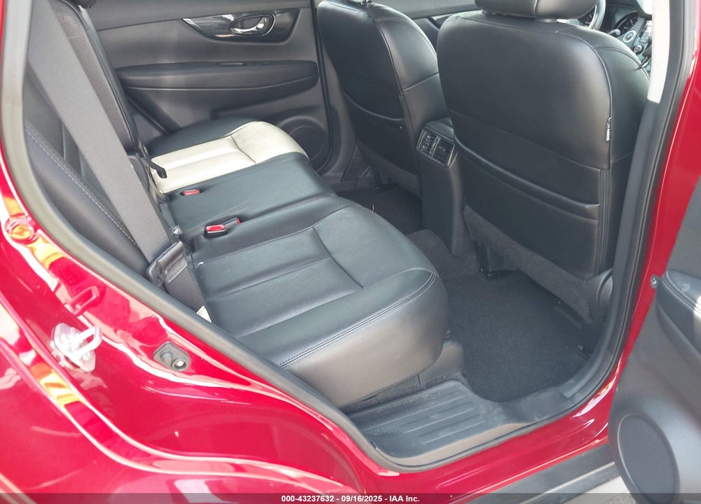 2017 NISSAN ROGUE VIN: 5N1AT2MT3HC820753