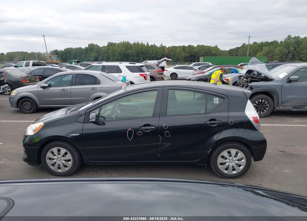 2013 TOYOTA PRIUS C VIN: JTDKDTB30D1535786