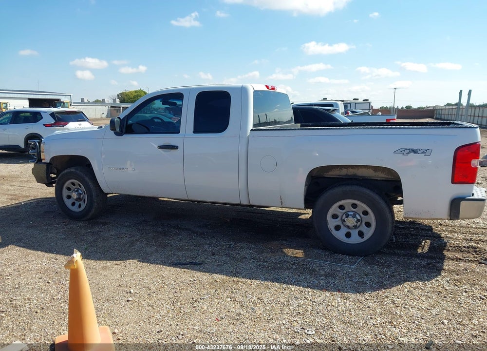 2013 CHEVROLET SILVERADO 1500 VIN: 1GCRKPE72DZ323418