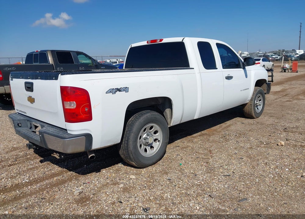 2013 CHEVROLET SILVERADO 1500 VIN: 1GCRKPE72DZ323418