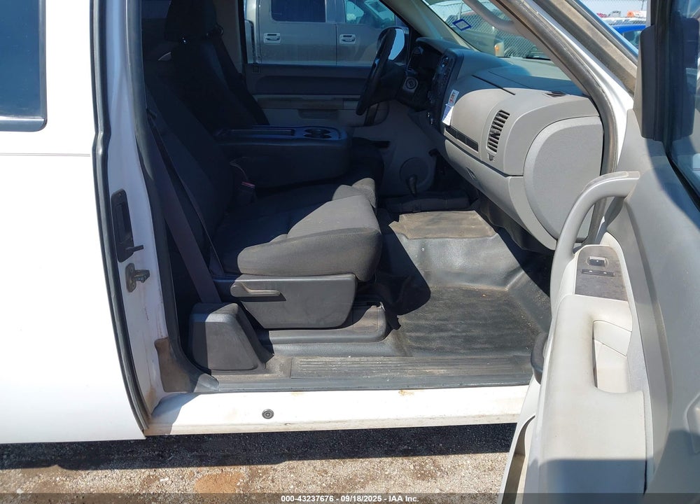 2013 CHEVROLET SILVERADO 1500 VIN: 1GCRKPE72DZ323418