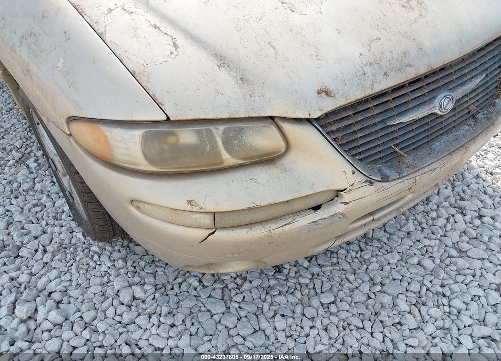 2000 CHRYSLER TOWN & COUNTRY LX VIN: 1C4GP44GXYB621903