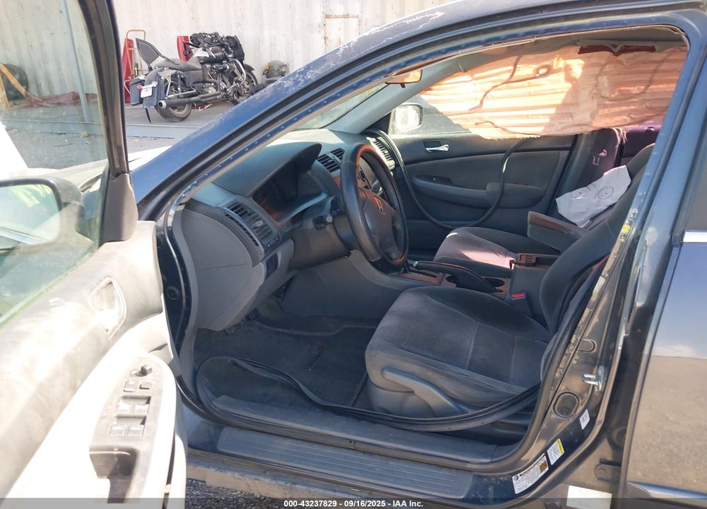 2005 HONDA ACCORD 2.4 LX VIN: 1HGCM564X5A102384