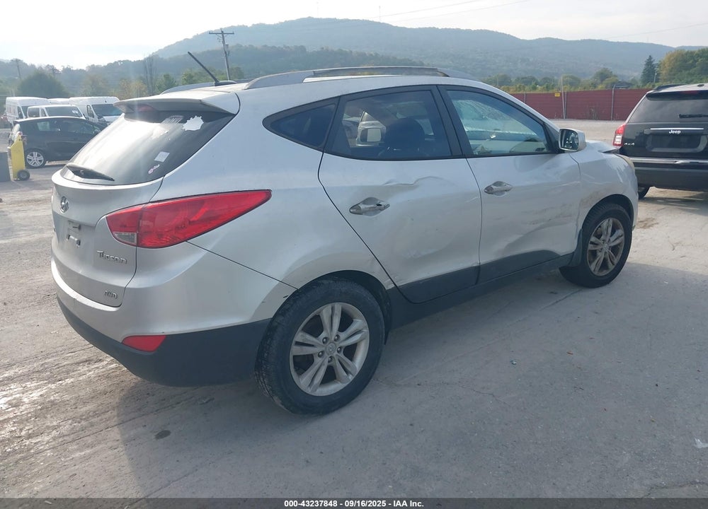2010 HYUNDAI TUCSON VIN: KM8JUCAC1AU077176