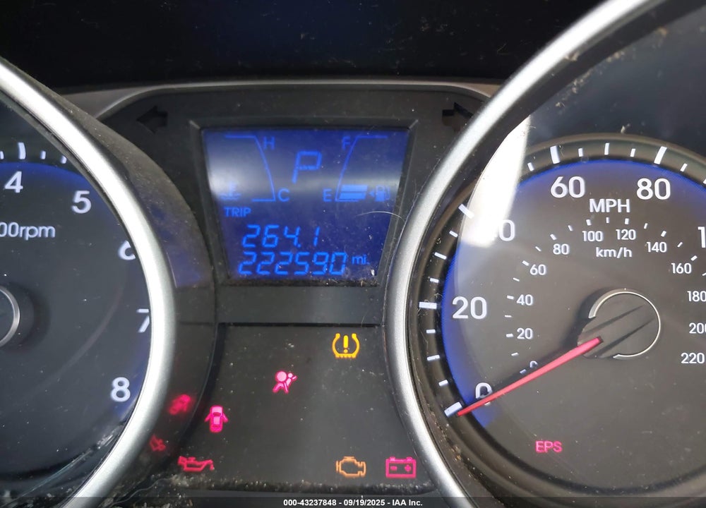 2010 HYUNDAI TUCSON VIN: KM8JUCAC1AU077176
