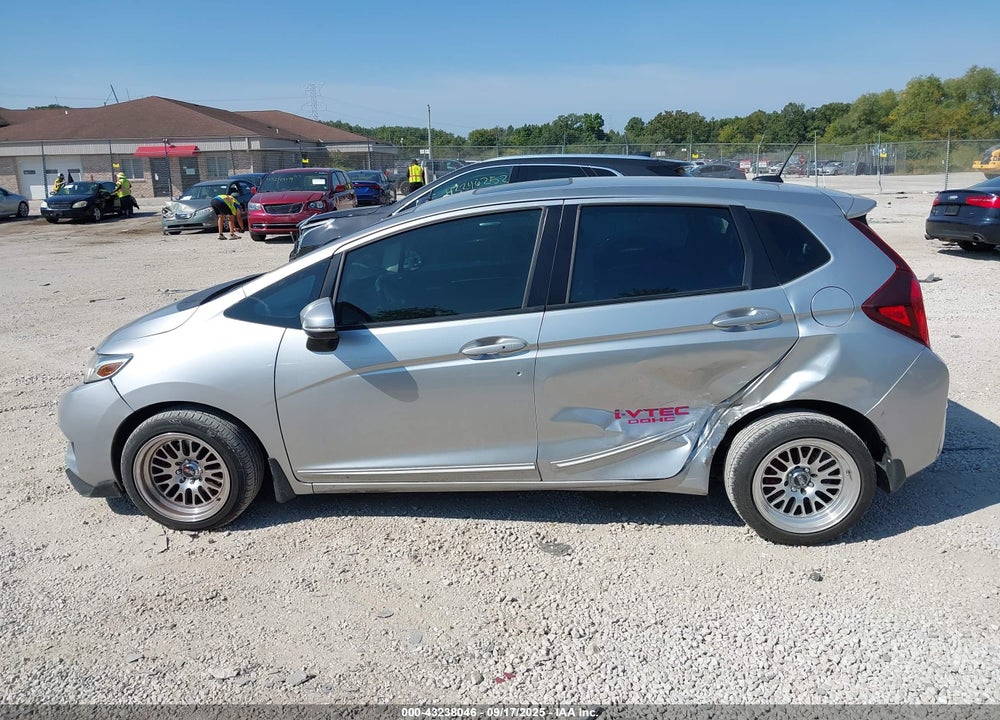 2015 HONDA FIT VIN: 3HGGK5H82FM702666