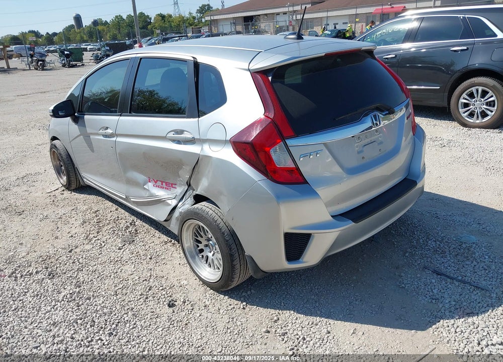 2015 HONDA FIT VIN: 3HGGK5H82FM702666