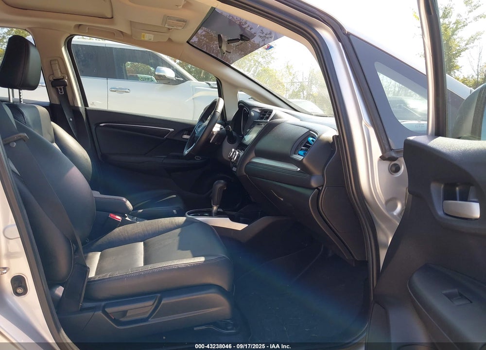 2015 HONDA FIT VIN: 3HGGK5H82FM702666