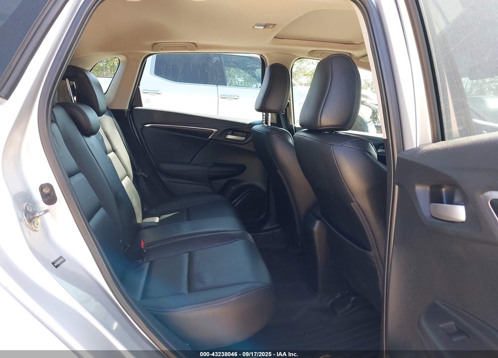 2015 HONDA FIT VIN: 3HGGK5H82FM702666