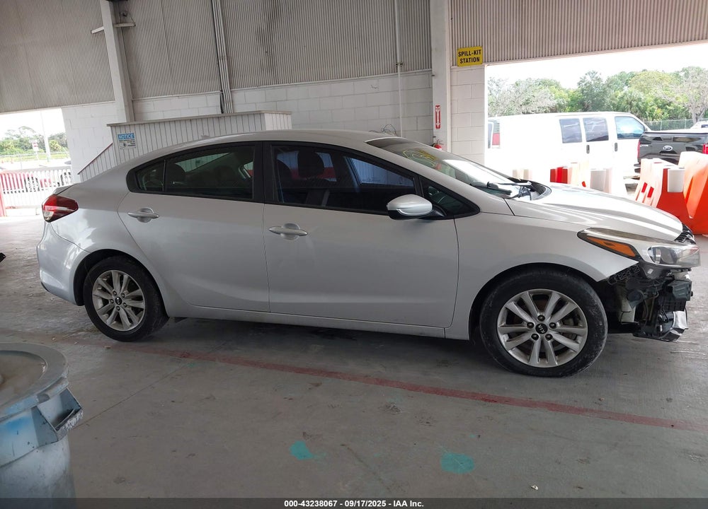 2017 KIA FORTE VIN: 3KPFL4A7XHE014236