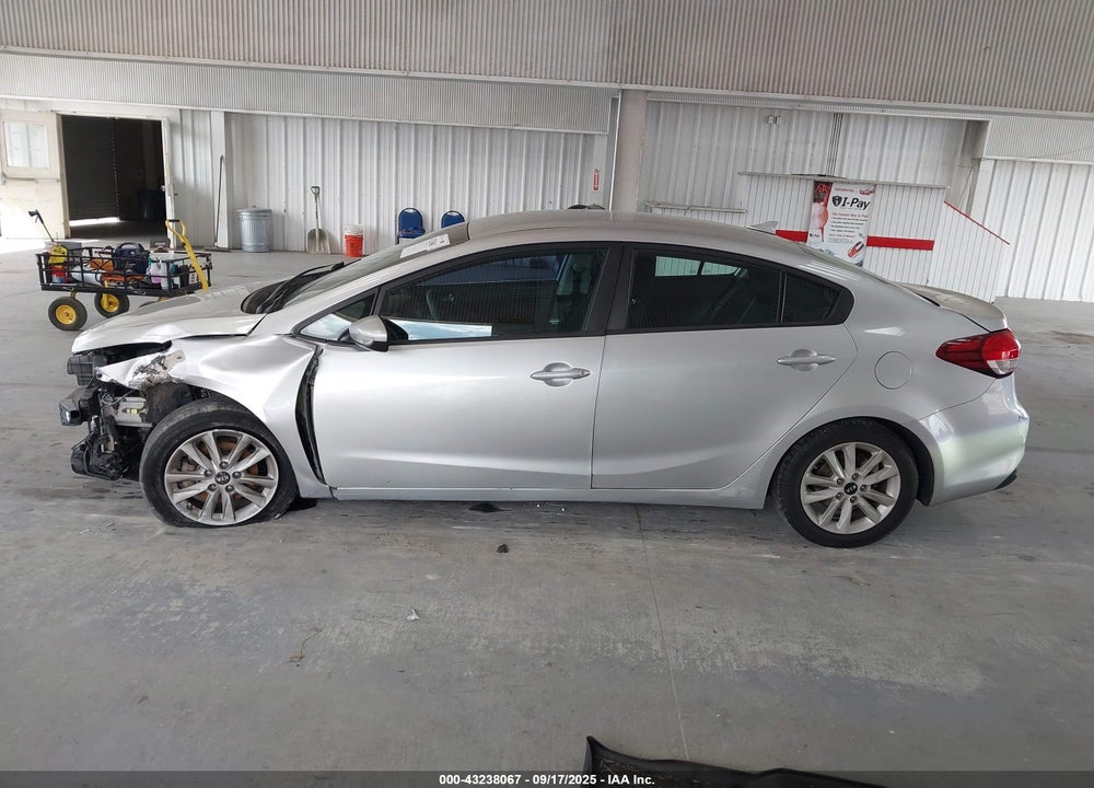 2017 KIA FORTE VIN: 3KPFL4A7XHE014236