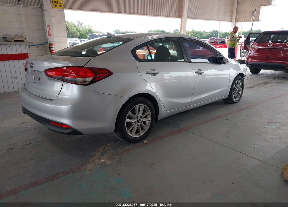 2017 KIA FORTE VIN: 3KPFL4A7XHE014236