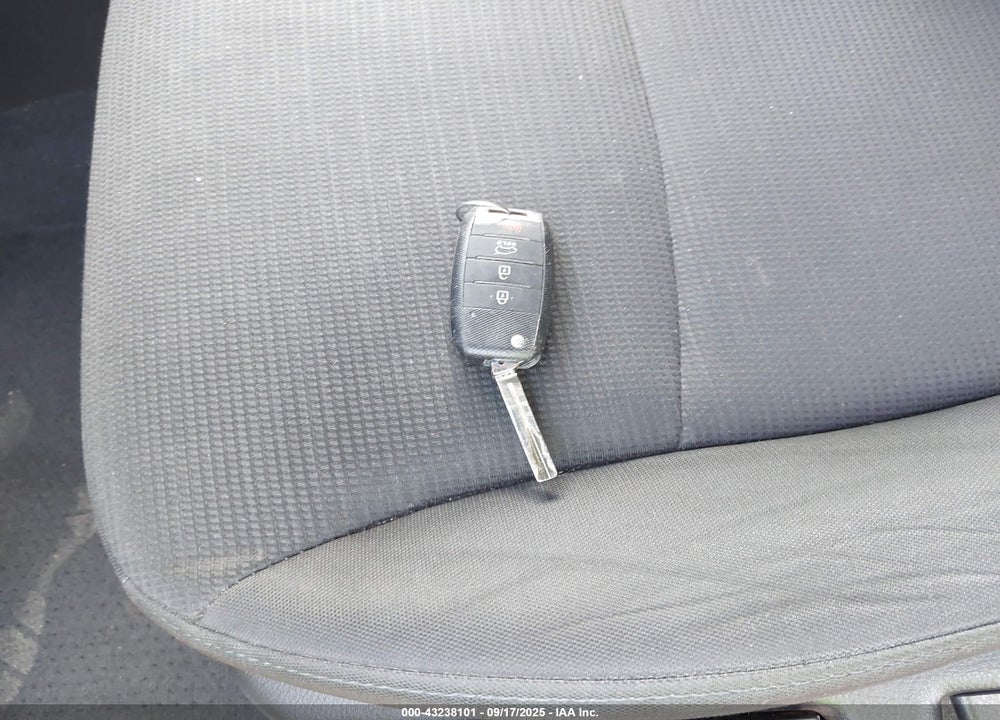 2014 KIA SORENTO VIN: 5XYKT3A6XEG437168